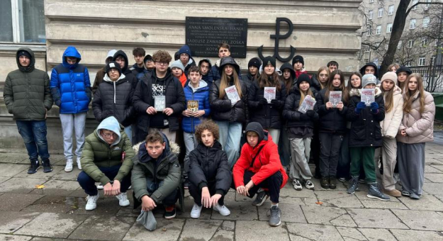  „Podróż z klasą”. Uczniowie z Barda na wycieczce w Warszawie