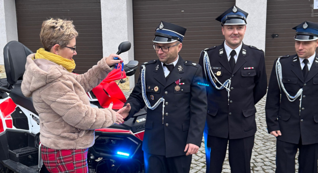 Przekazanie quadów dla strażaków-ochotników z Brzeźnicy i Przyłęku