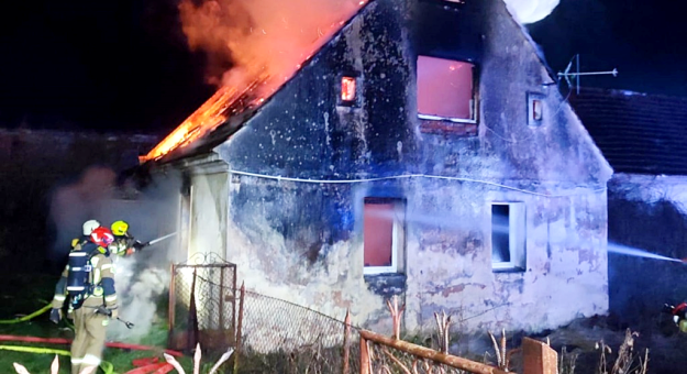 Pożar budynku jednorodzinnego w Pomianowie Górnym. Nie żyje jedna osoba