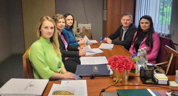 Gmina Stoszowice odbudowuje drogi po powodzi – podpisano umowy na ponad 841 tys. zł
