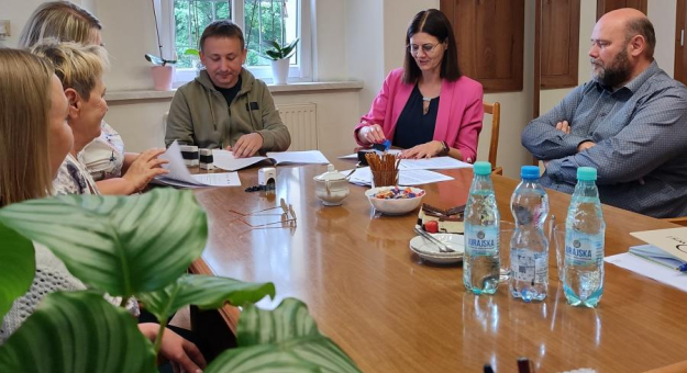 Termomodernizacja świetlicy w Laskach. Gmina podpisała umowę z wykonawcą