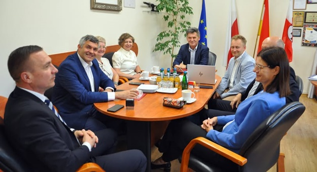 Podpisano umowy na realizację zadań w zakresie organizowania publicznego transportu zbiorowego w gminnych przewozach pasażerskich

