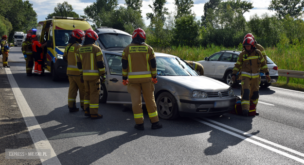 Na skrzyżowaniu krajowej ósemki z drogą prowadzącą w kierunku Potworowa doszło do kolizji drogowej. 
