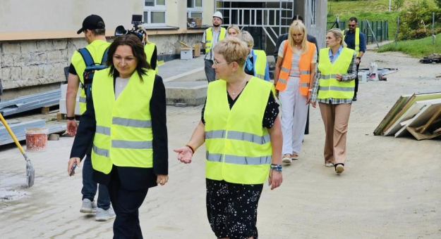 Trwa odbudowa szkoły i przedszkola. Dzieci wrócą do placówki 1 października