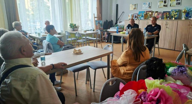 Bezpieczeństwo seniorów - jak unikać zagrożeń i oszustw