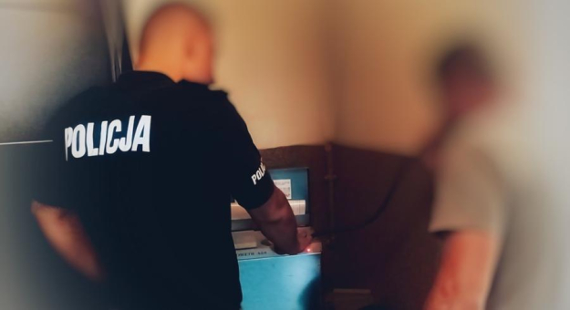 Nietrzeźwy kierowca bez uprawnień uciekał przed policją