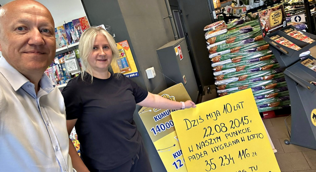 22 sierpnia 2015 roku w ziębickiej kolekturze Lotto przy ul. Wałowej doszło do historycznej wygranej. O tym fakcie przypomniał dziś w swoich mediach społecznościowych Mariusz Szpilarewicz - burmistrz Ziębic