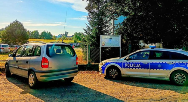 Nietrzeźwa 48-latka podjechała pod szkołę oplem. Była pijana