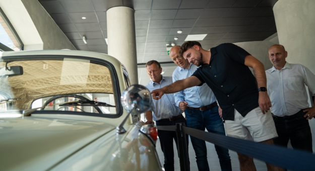 „Legendy na Kołach 2” – klasyczna motoryzacja w Ziębicach. Wystawa w hali sportowo-widowiskowej
