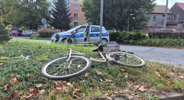 Potrącenie rowerzystki na skrzyżowaniu