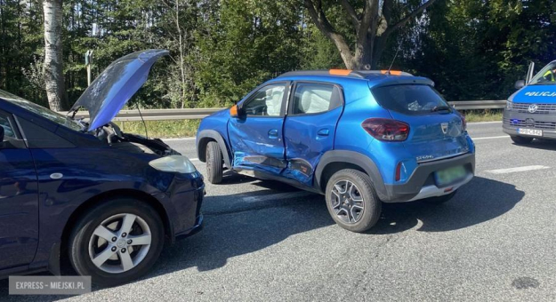 Zderzenie mazdy z dacią na krajowej ósemce