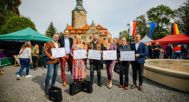 Prestiżowe wyróżnienie z rąk Adama Zawady - prezesa Dolnośląskiej Organizacji Turystycznej odebrała Emilia Pawnuk - prezes Twierdzy Srebrna Góra sp. z o.o 