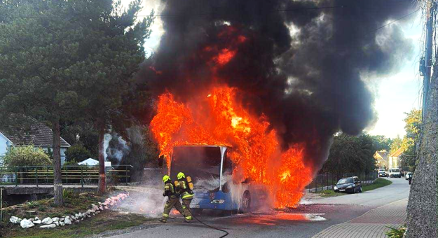 Autobus Złotostockiej Komunikacji Publicznej stanął w ogniu