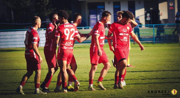 	Klasa okręgowa: Zjednoczeni Zarów 1:3 (1:0) Zamek Kamieniec Zabkowicki