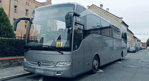 Niesprawny autokar miał wieźć dzieci na wycieczkę