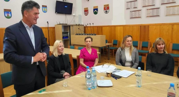 Spotkanie rodzin zastępczych i placówek opiekuńczych z władzami powiatu ząbkowickiego