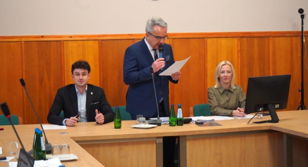 Rada Powiatu z jednym wiceprzewodniczącym. Wybrano nową szefową komisji rozwoju i infrastruktury