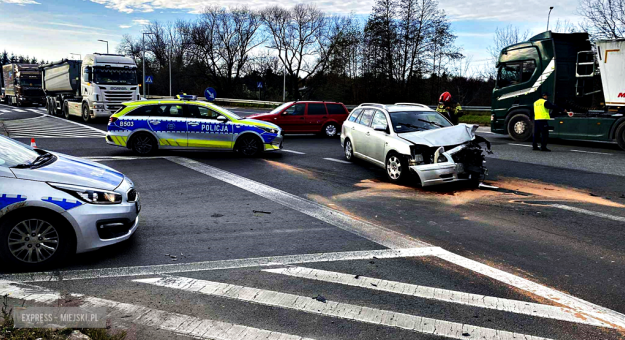 	Zderzenie dwóch aut na skrzyżowaniu krajowej ósemki z ul. Legnicką