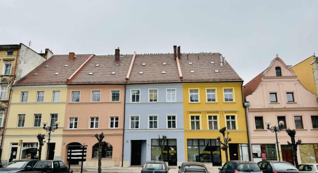 Ziębicki rynek pięknieje. Kolejne kamienice po remoncie elewacji