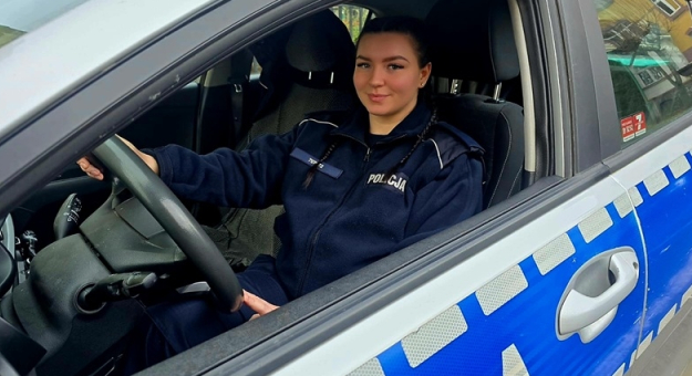 Posterunkowa Weronika Smaczyńska z Komendy Powiatowej Policji w Ząbkowicach Śląskich
