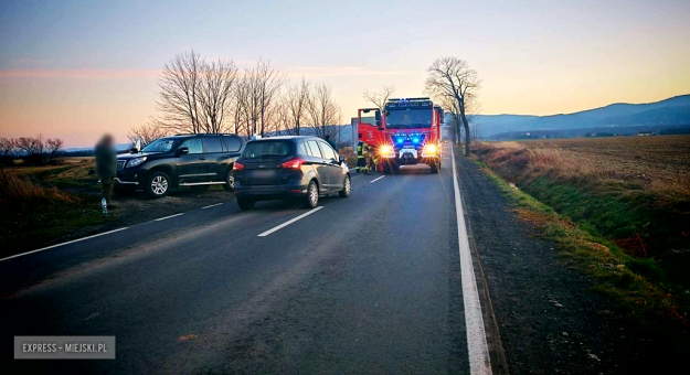 Zderzenie dwóch pojazdów na trasie Kamieniec Ząbkowicki - Złoty Stok