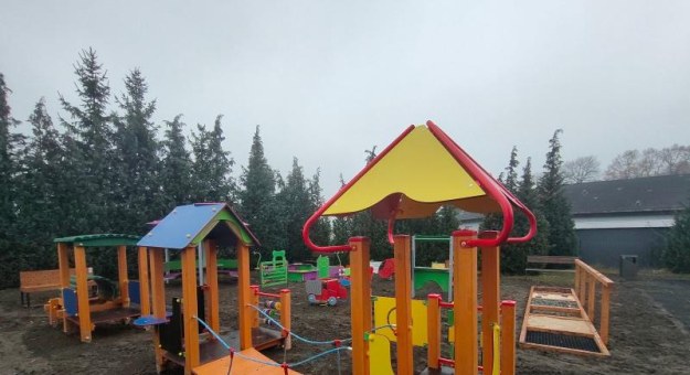 Nowa inwestycja w Ciepłowodach. Doposażono plac zabaw przy żłobku gminnym