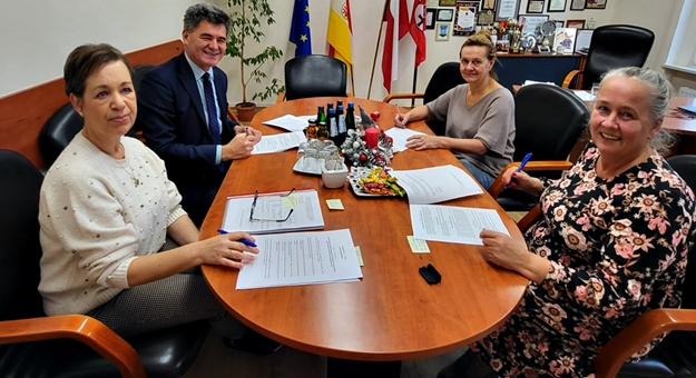 Dekada troski o dzieci. Kolejna umowa z „Piotrusiem Panem” podpisana