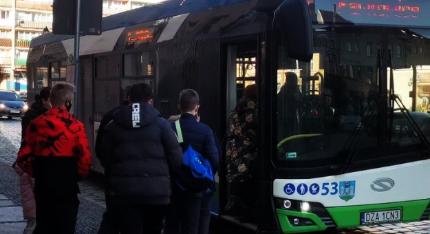 Ponad 2 miliony dopłaty dla ząbkowickiego samorządu do przewozów autobusowych w 2026 roku