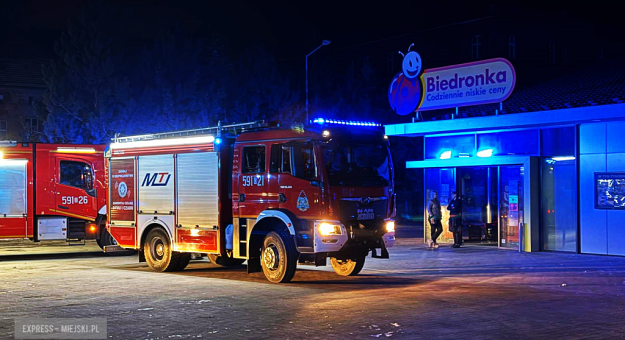 Zadymienie w markecie. Ewakuowano klientów, na miejscu straż pożarna