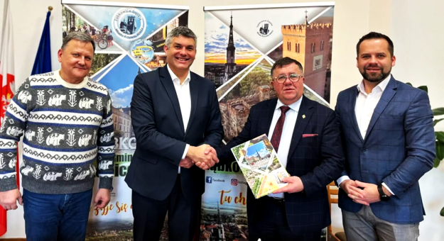 8 stycznia władze gminy Ząbkowice Śląskie podpisały umowę na przebudowę basenu odkrytego przy ul. Żeromskiego w Ząbkowicach Śląskich