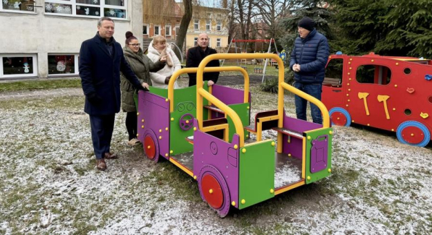 Plac zabaw przy Żłobku Miejskim w Ziębicach z nowym wyposażeniem za ponad 163 tys. zł