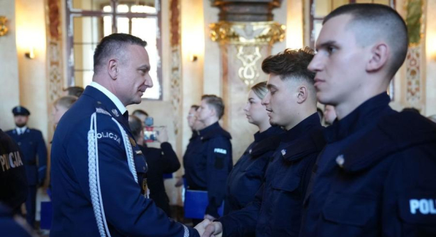 Uroczyste ślubowanie nowych policjantów we wrocławskim Oratorium Marianum