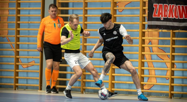 	Ząbkowicka Liga Futsalu wkroczyła w decydującą fazę. Znamy cztery ekipy, które zawalczą o mistrza