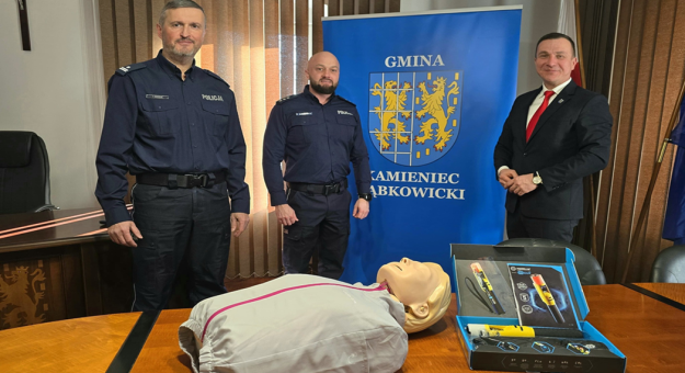 Fantom szkoleniowy i alkomat od gminy dla policji