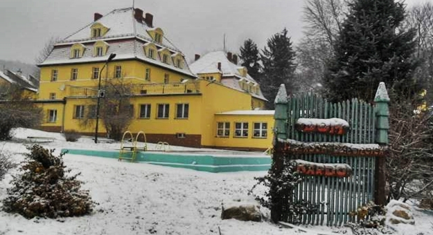 Co dalej z budynkiem po Domu Wczasów Dziecięcych w Bardzie? Powiat szuka dzierżawcy