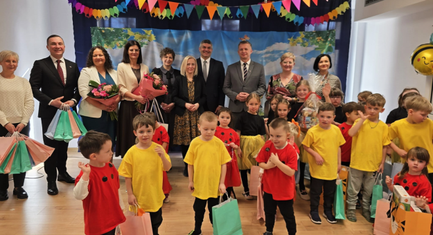 Symboliczne otwarcie zmodernizowanego przedszkola w Złotym Stoku