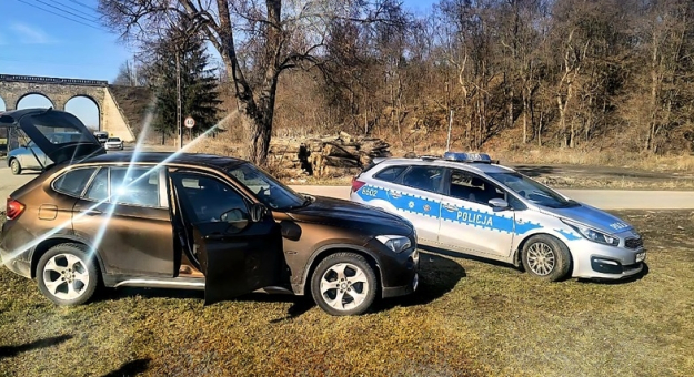 Prawie dwa promile i dwoje dzieci w aucie. Nietrzeźwa 36-latka zatrzymana po reakcji świadka