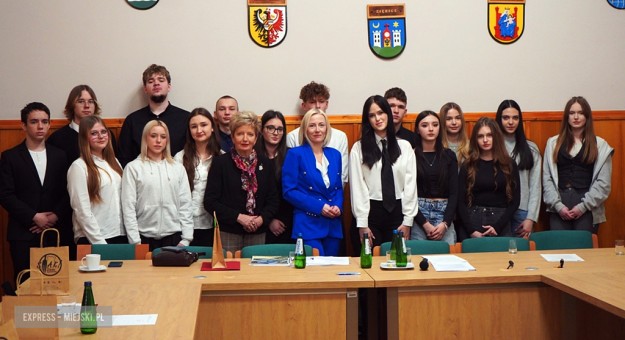 	I sesja Młodzieżowej Rady Powiatu Ząbkowickiego – radni złożyli ślubowanie i wybrali prezydium