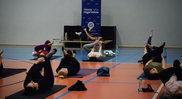 Spór o jogę. Organizacyjny problem czy próba manipulacji i początek większej rywalizacji?