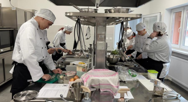 „Zawodowi transformersi” w powiecie ząbkowickim. Nauczyciele i uczniowie zdobywają nowe kwalifikacje