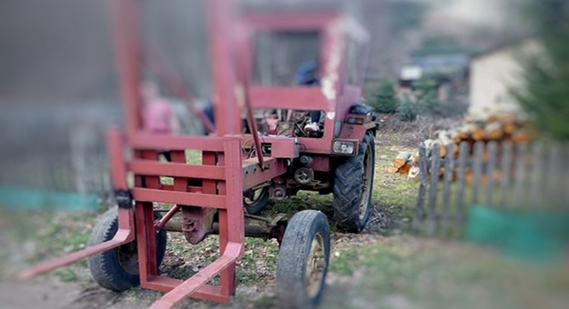 70-latek kierował ciągnikiem mając ponad 1,7 promila alkoholu. Miał zakaz prowadzenia pojazdów