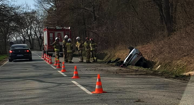 Dachowanie renault między Służejowem a ZIębicami