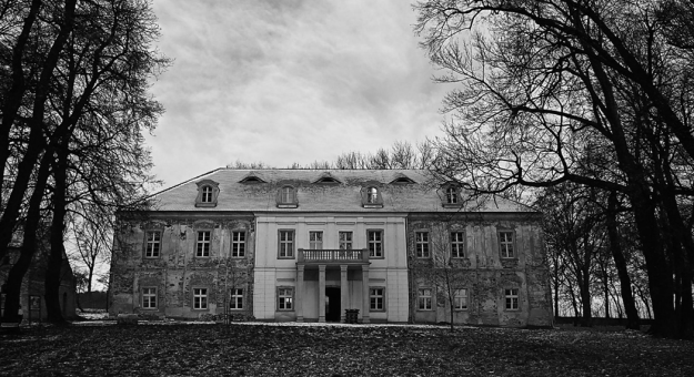 Fundacja Rezydencja Opatów Henrykowskich w Sieroszowie otrzymała 390 tys. zł na dalsze prace remontowo-budowlane