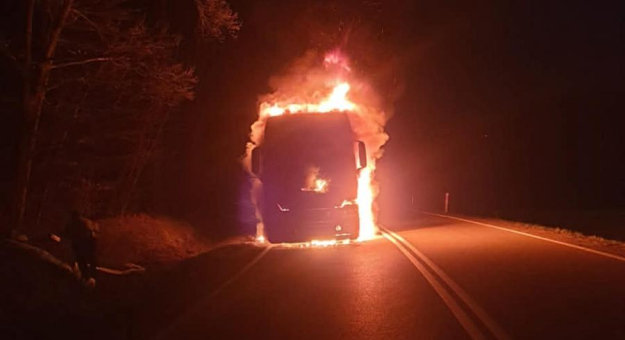 Pożar samochodu ciężarowego z naczepą w Laskach