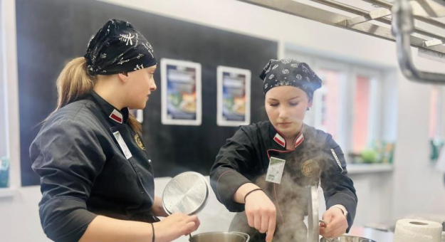 Młodzi kucharze w akcji. I Regionalny Konkurs Kulinarny Masfrost Chef 
