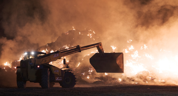 Spłonęło ponad tysiąc balotów słomy. Wyznaczono 10 tys. zł nagrody za wskazanie sprawcy