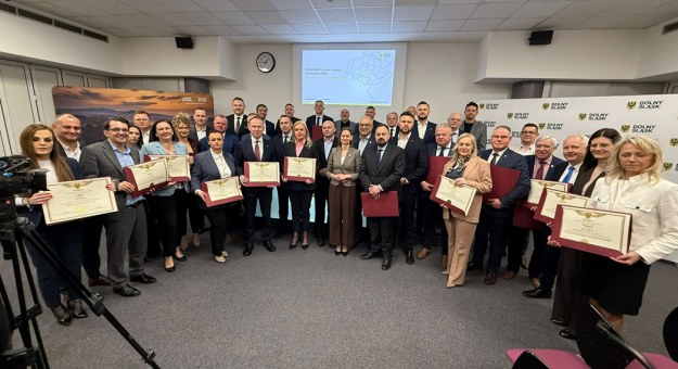 Samorządowcy odebrali promesy na usuwanie skutków powodzi i działania przeciwpowodziowe