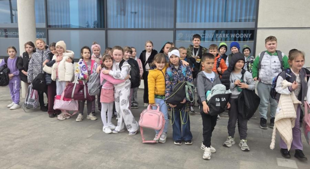 Mali mieszkańcy gminy Ziębice rozpoczęli sportową przygodę na basenie