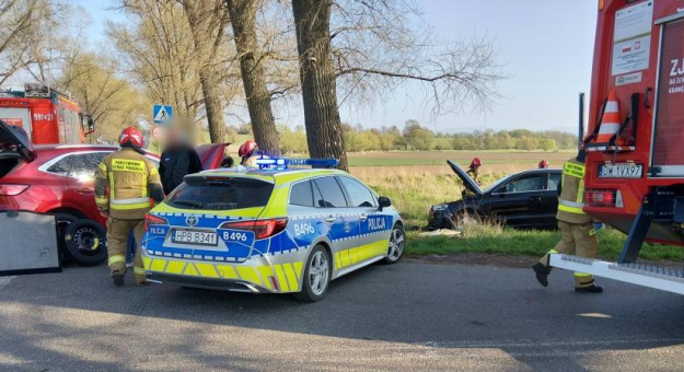 	Zderzenie forda i audi na skrzyżowaniu w Strąkowej