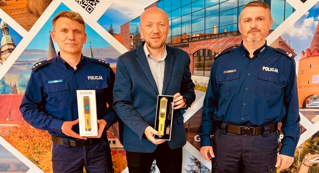 Nowe alkomaty dla policjantów z Ziębic. Gmina wsparła komisariat